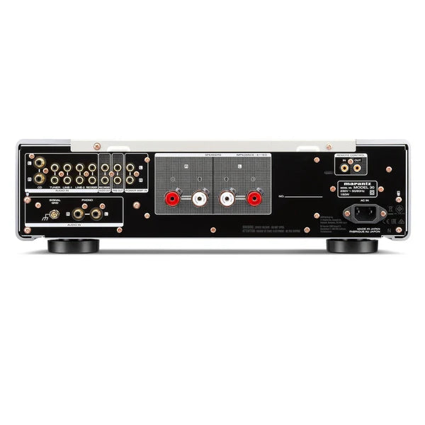 Amplifier setup with speakers for clear, detailed sound