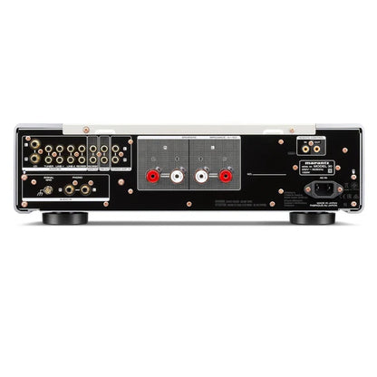 Amplifier setup with speakers for clear, detailed sound